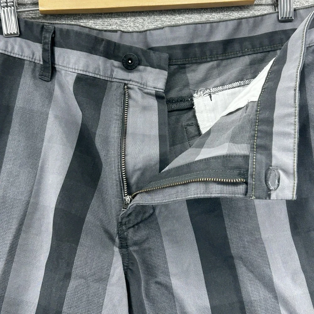 The North Face Narrows Striped Shorts Chinos Men Sz‎ 38 Black Gray Casual Summer